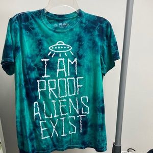 ‘I AM PROOF ALIENS EXIST’ shirt